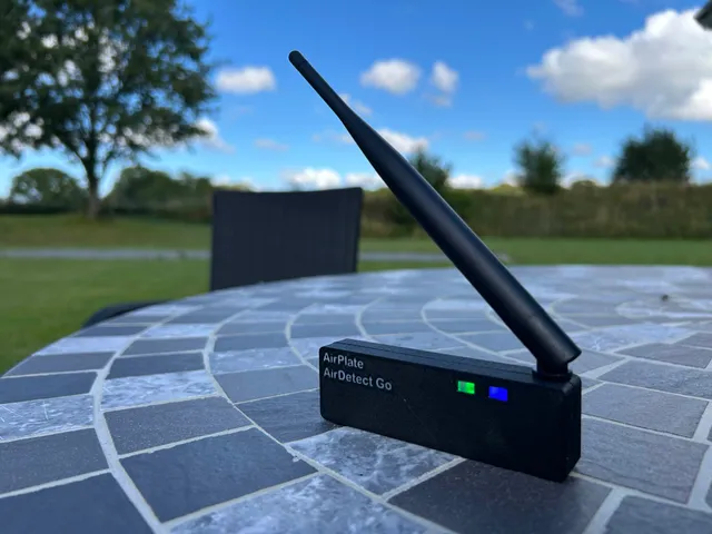 AirDetect Go handheld drone detection device